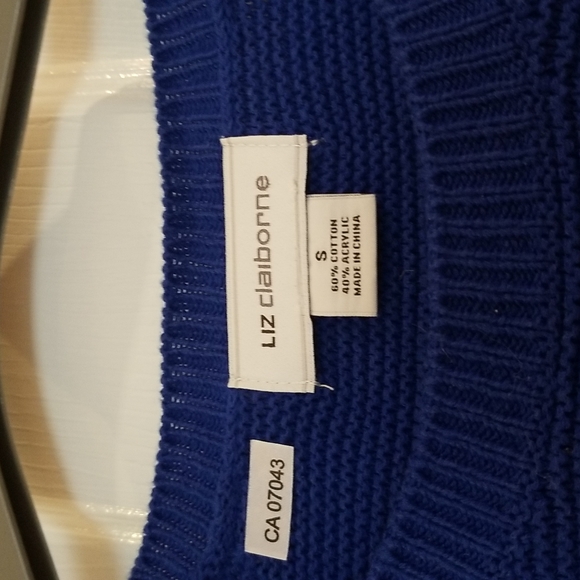 LIZ CLAIBORNE sweater blue with black buttons on the sleeve 60%cotton 40%Acrylic - Picture 4 of 4